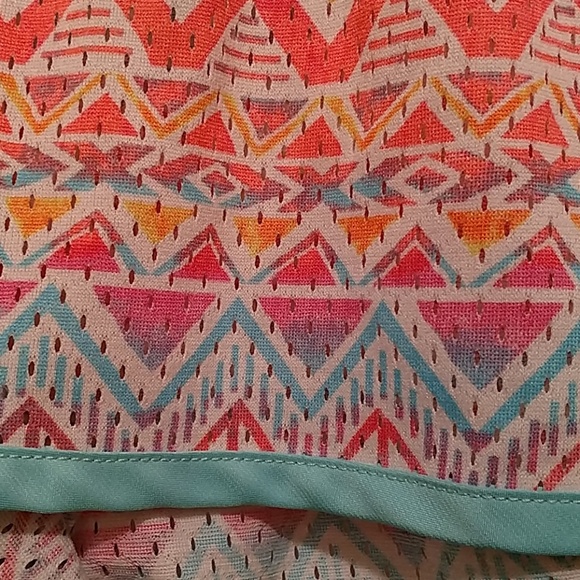 Crop top and shorts size small - Picture 5 of 6